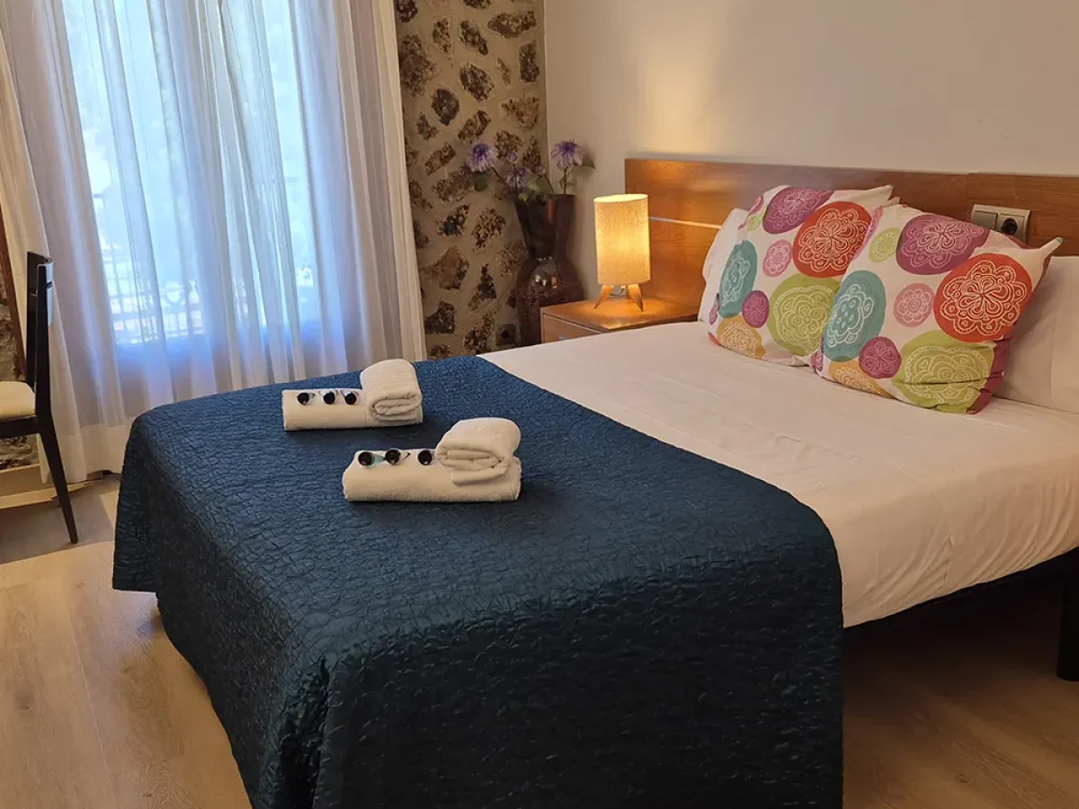 Hostal Bavieca en Medinaceli Habitación estándar cama de matrimonio